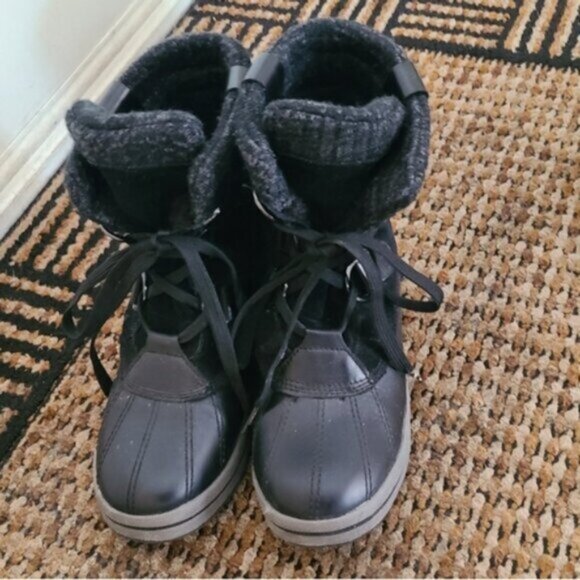 LONDON FOG Women's Waterproof Black Grey Suede Knit Lace Up Ankle Winter Boots 6 - Picture 2 of 8